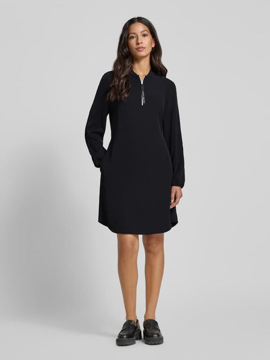 Knielanges Kleid mit geripptem Stehkragen - Black