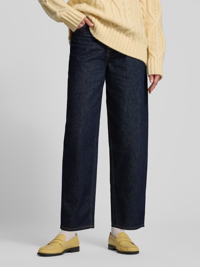 Blue Denim in modernem Barell-Schnitt und hoher Taille - curated by Maja Weyhe - Jeansblau